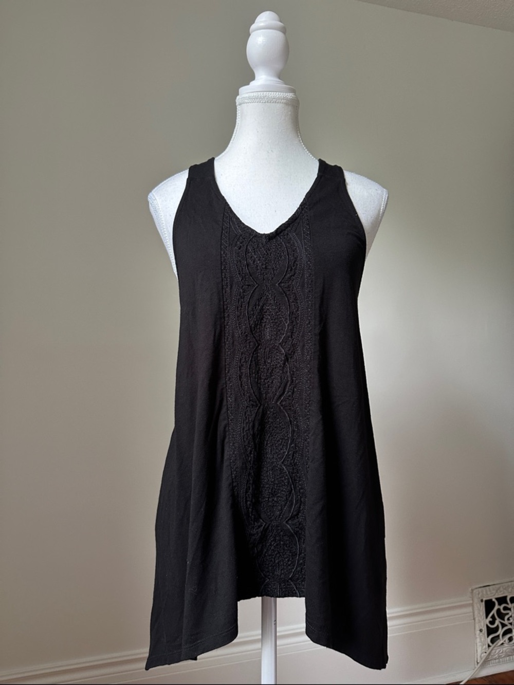 ADRIANNA PAPELL Black Lace Preppy Whimsygoth Shark Bite Hem Vneck Tank Medium